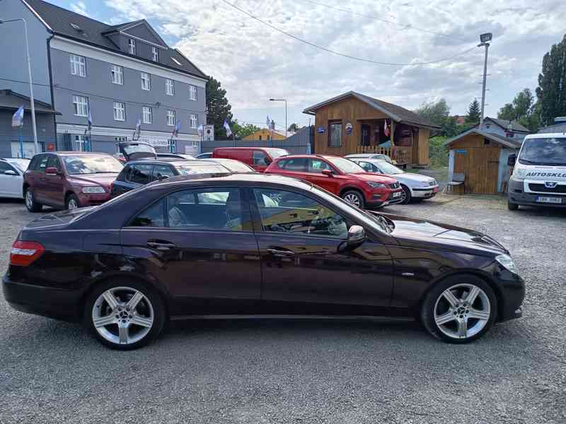 MERCEDES Benz E 350 4Matic ČR  - foto 24