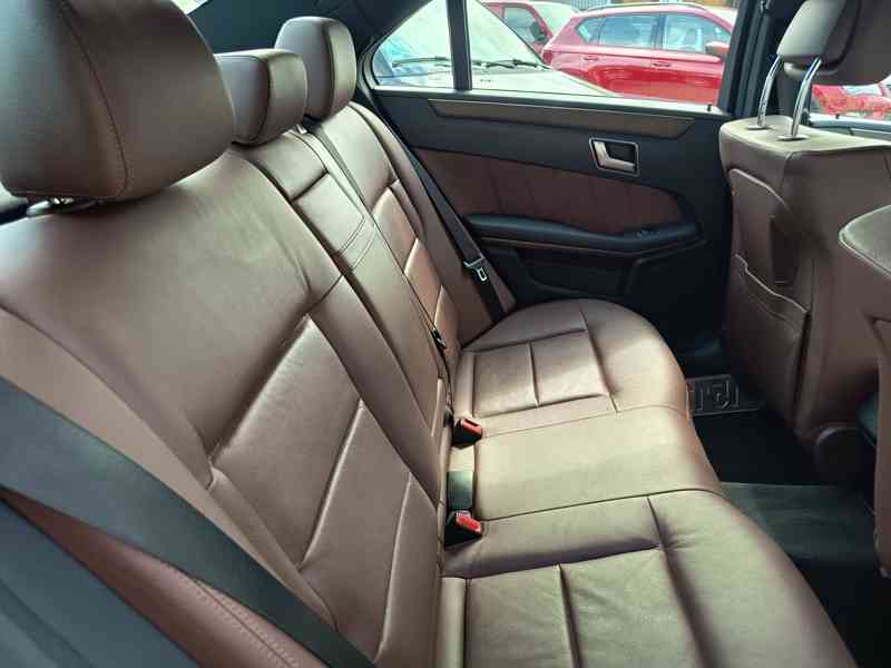 MERCEDES Benz E 350 4Matic ČR  - foto 8