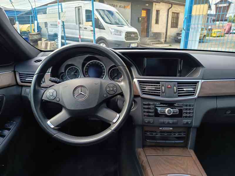 MERCEDES Benz E 350 4Matic ČR  - foto 13