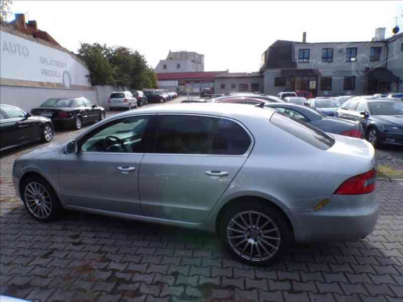 Škoda Superb 2,0 TDI AMBITION - foto 4