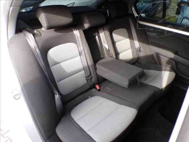 Škoda Superb 2,0 TDI AMBITION - foto 12