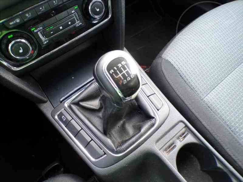 Škoda Superb 2,0 TDI AMBITION - foto 6