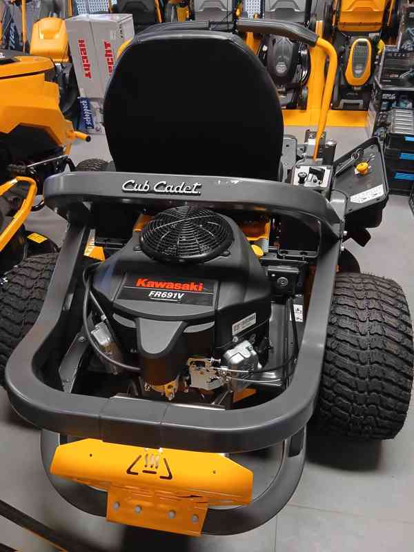 Nový Zero-Turn Cub Cadet Z2 127 (Kawasaki 24 HP) - foto 2