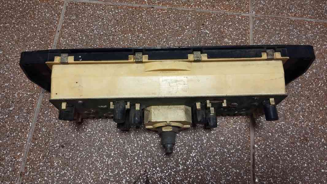 Přístrojová deska, palubni deska, tachometr na Škoda   - foto 5