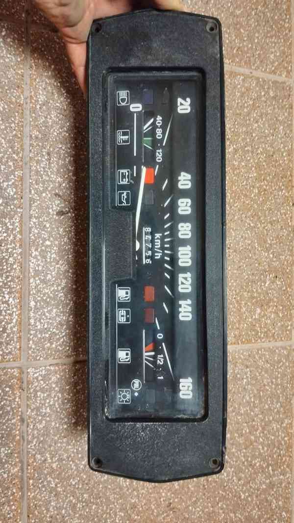 Přístrojová deska, palubni deska, tachometr na Škoda   - foto 1