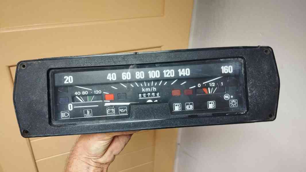 Přístrojová deska, palubni deska, tachometr na Škoda   - foto 9