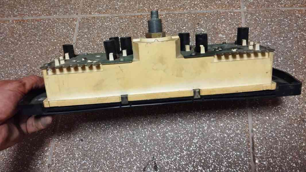 Přístrojová deska, palubni deska, tachometr na Škoda   - foto 4