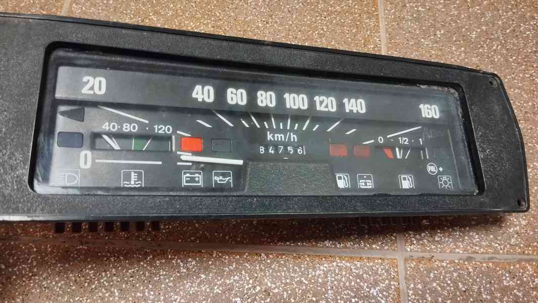 Přístrojová deska, palubni deska, tachometr na Škoda   - foto 7