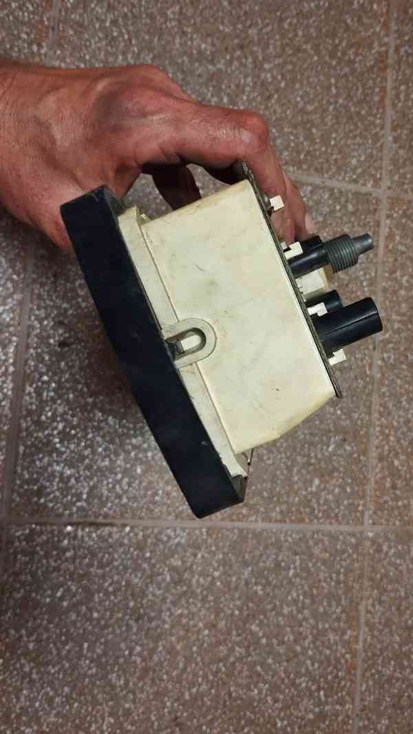 Přístrojová deska, palubni deska, tachometr na Škoda   - foto 8