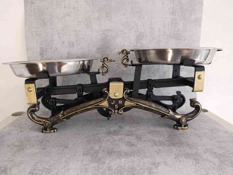 Staré 5kg dvoumiskové váhy po renovaci. Nové nerezové misky. - foto 3