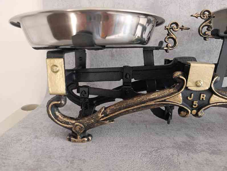 Staré 5kg dvoumiskové váhy po renovaci. Nové nerezové misky. - foto 2