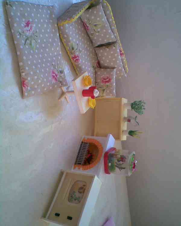 Retro nábyteček s panenkami SLEVA - foto 2