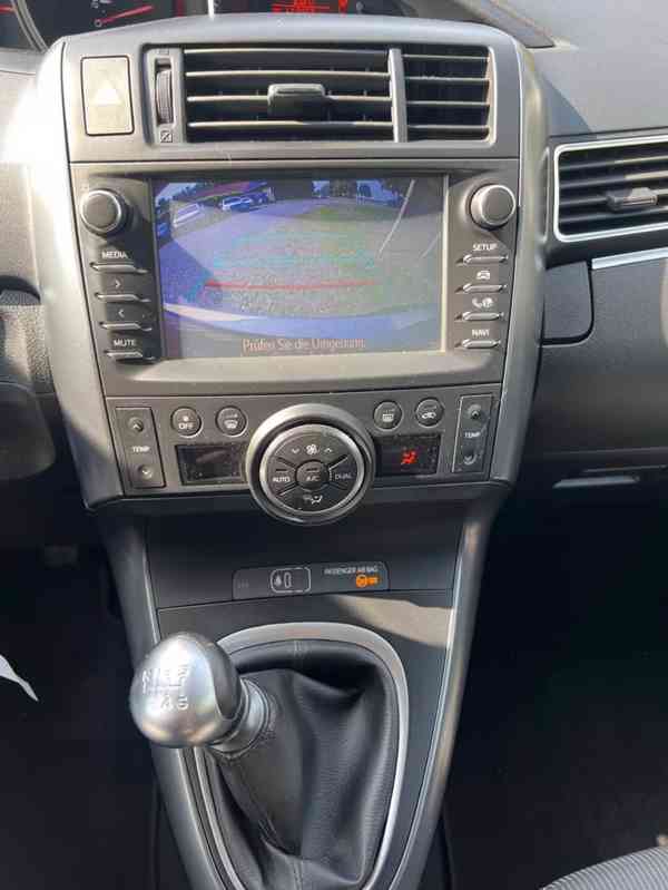 Toyota Verso 1.8i Edition-S benzín 108kw - foto 17