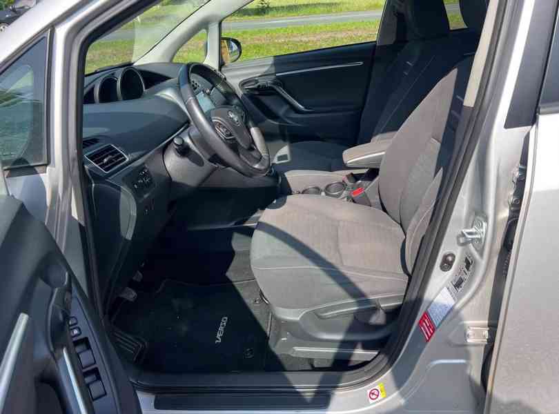 Toyota Verso 1.8i Edition-S benzín 108kw - foto 12