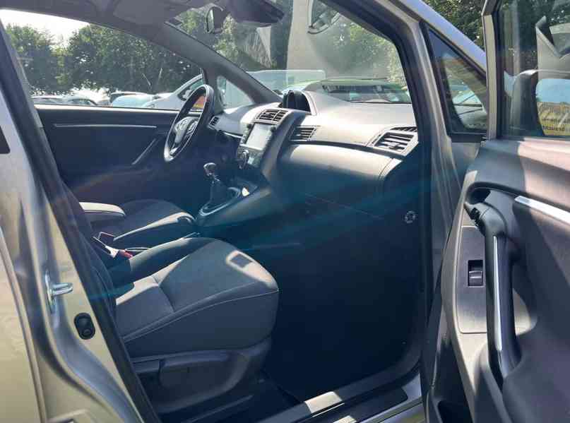 Toyota Verso 1.8i Edition-S benzín 108kw - foto 15