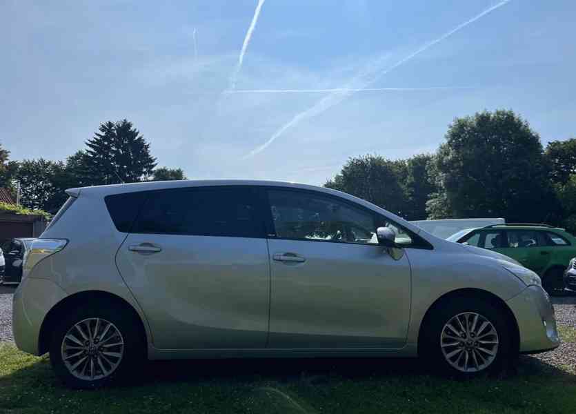 Toyota Verso 1.8i Edition-S benzín 108kw - foto 6
