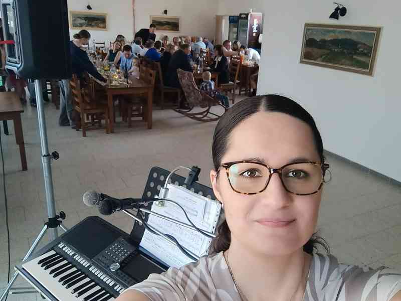 Živá hudba/Dj - Nikola Hamplová - foto 7