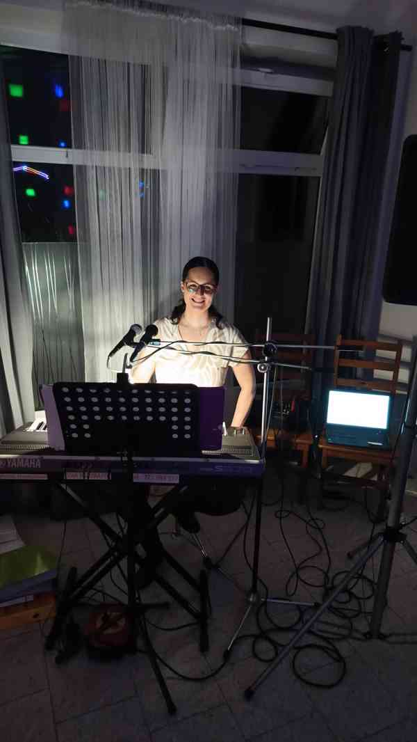 Živá hudba/Dj - Nikola Hamplová - foto 10