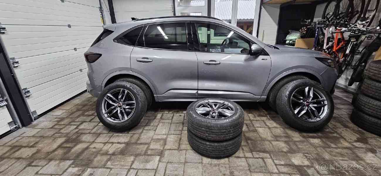 Ford Kuga ST Line 137kW,naj. 21.800km - foto 9