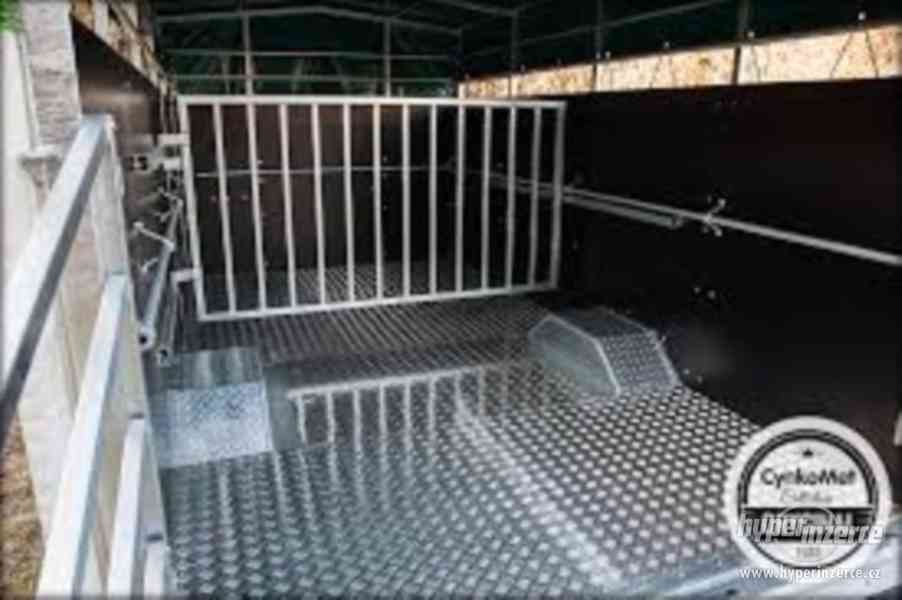 Přepravník zvířat KURIER 6 – 4 ks skotu, 12 vepřů - foto 6