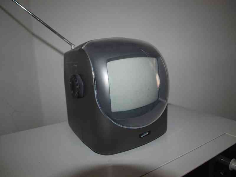 retro minitelevize s funkčním radiem - foto 3