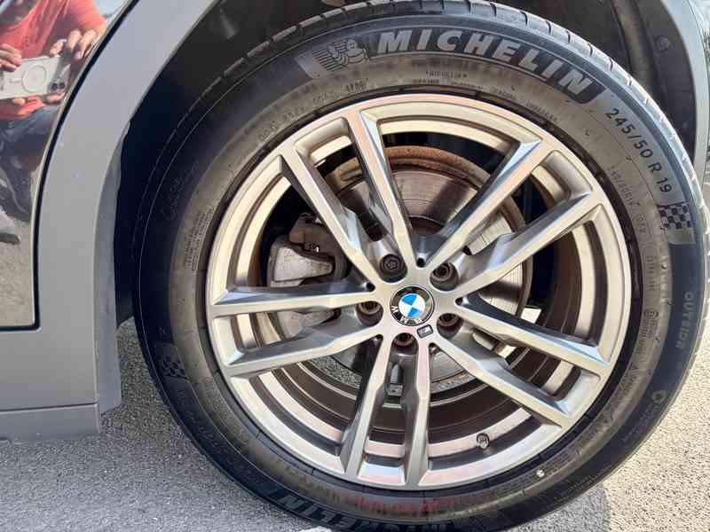 BMW X3 20d PANO HeadUp Tažné LED 19" kola 59.000 km AUTOMAT  - foto 20