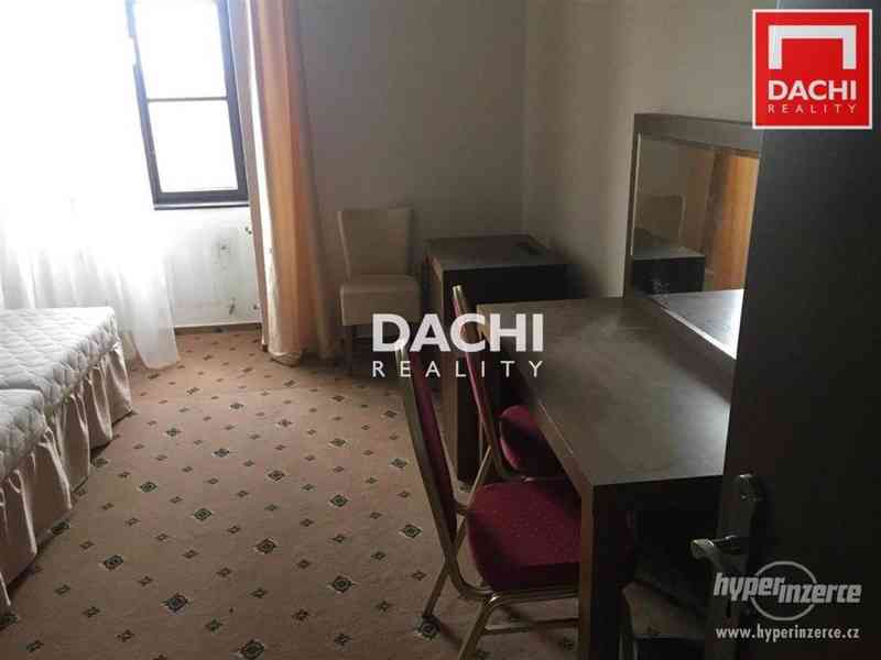 Prodej zámku Chudobín s hotelovým komplexem a zámeckou zahradou - foto 7
