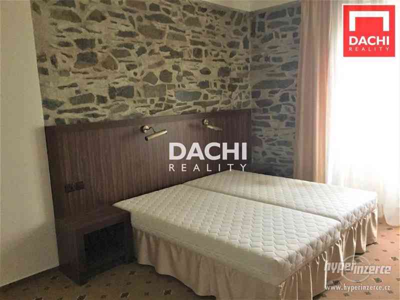 Prodej zámku Chudobín s hotelovým komplexem a zámeckou zahradou - foto 8