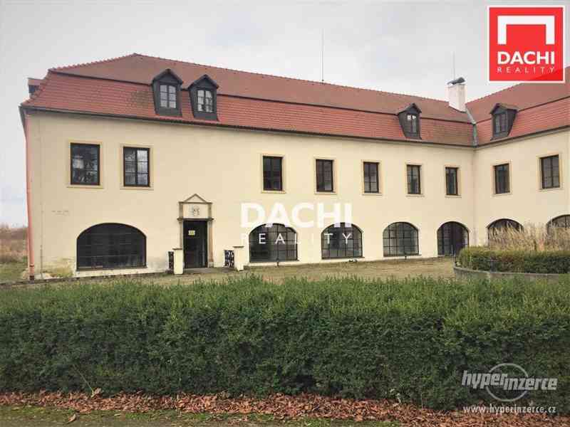 Prodej zámku Chudobín s hotelovým komplexem a zámeckou zahradou - foto 9