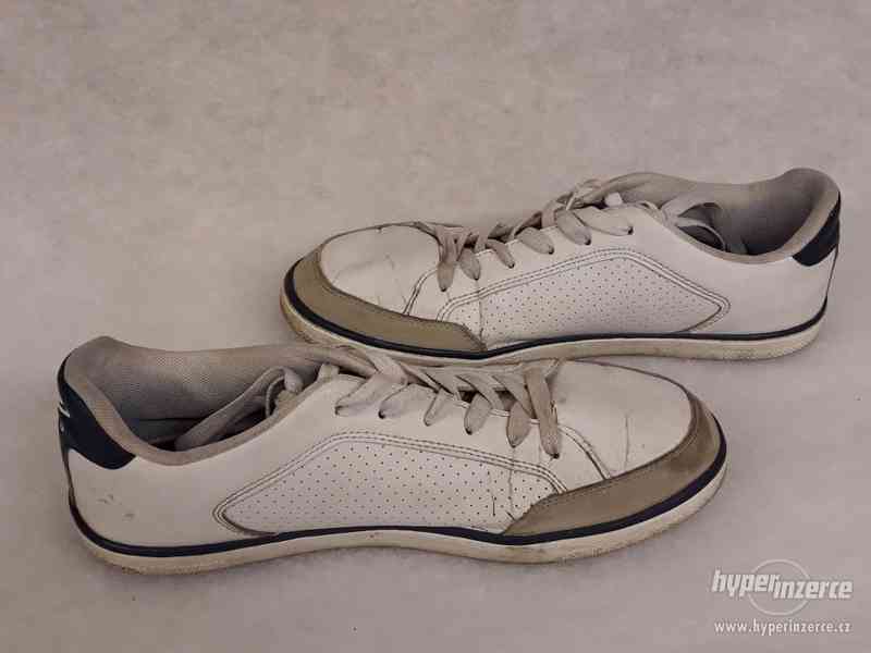 Bílé sportovní boty Umbro velikost EU44. - foto 3