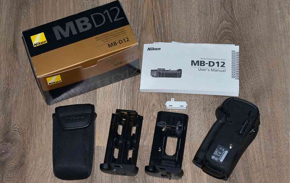 Nikon MB-D12 *Originální battery grip pro Nikon D800, D810** - foto 1