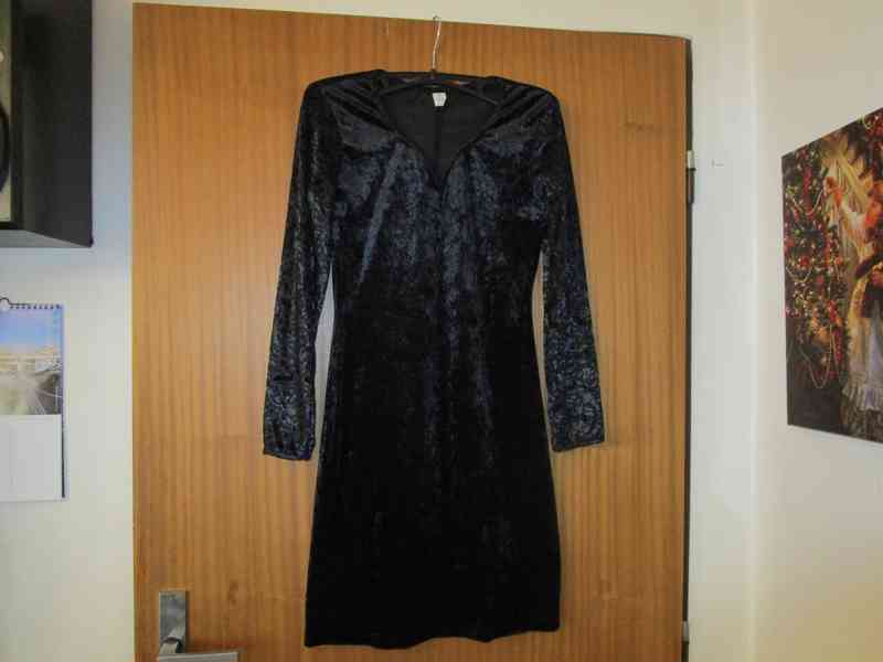 Krásné černé sametové šaty, dl. krajkové rukávy, vel. 34