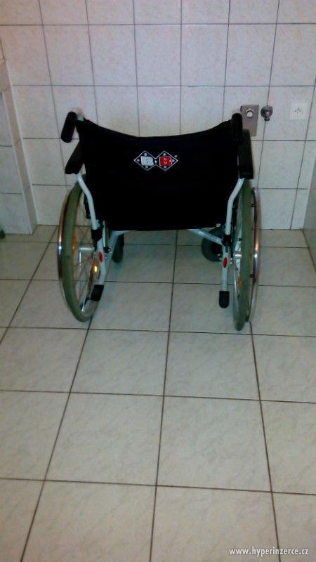 Invalidní vozík B+B s antidekubitní podložkou - foto 3