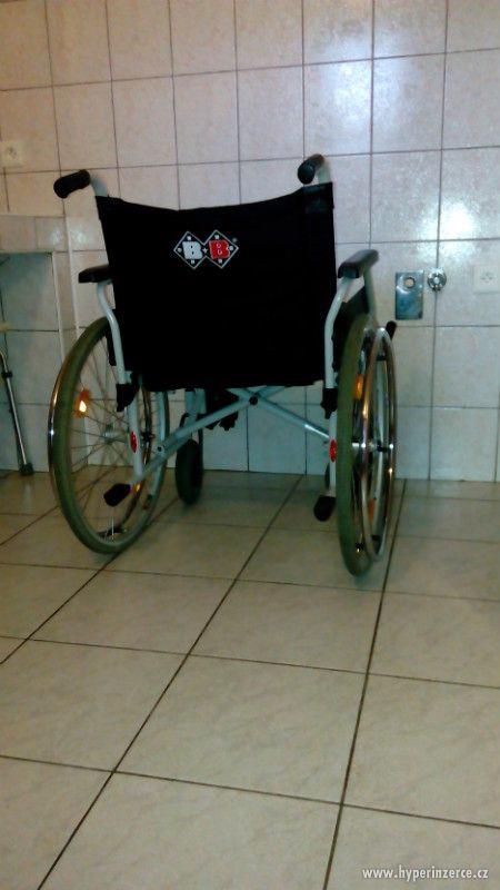 Invalidní vozík B+B s antidekubitní podložkou - foto 4
