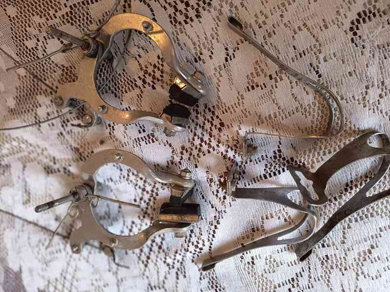 Prodám brzdy na kolo Favorit z 60. let a klipsny  - foto 2