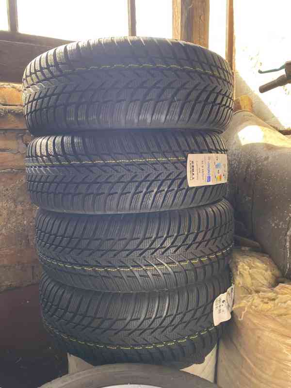 Sada zimních pneumatik SUV 215/65 R16 102H XL - foto 1