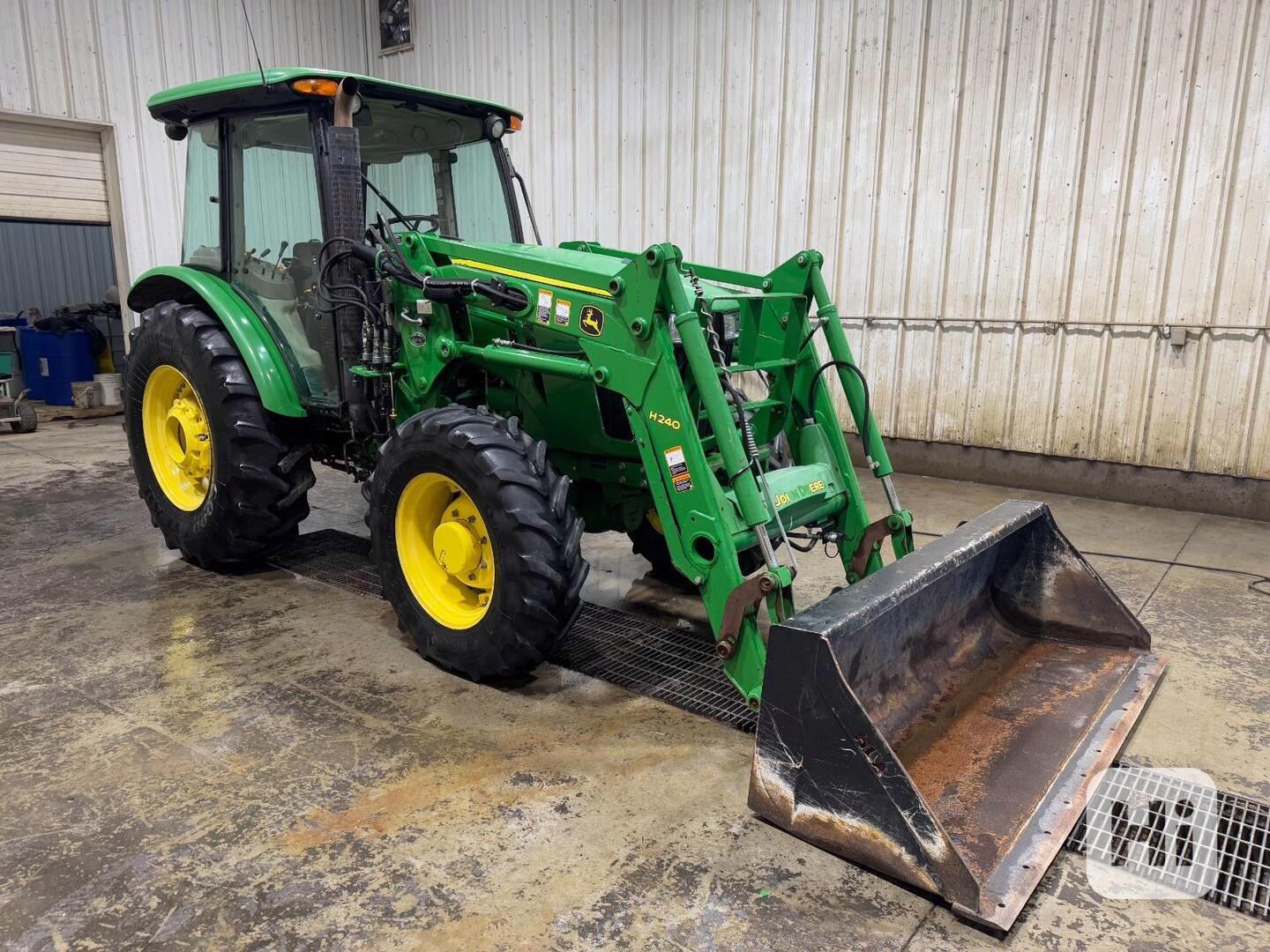 John Deere 5100E 4x4 - foto 1