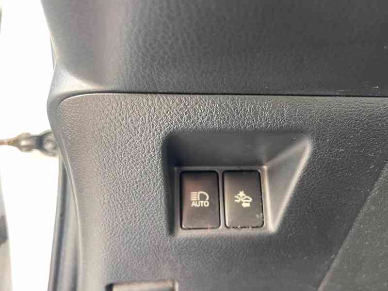 Toyota Yaris 1,33i Edition-S benzín 73kw - foto 19