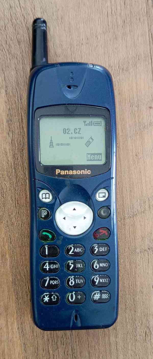 13 mobilů - Nokia, Sony, Samsung, Palm, Panasonic, Aligator - foto 9