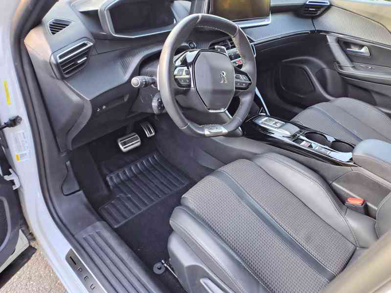 automobil - foto 5
