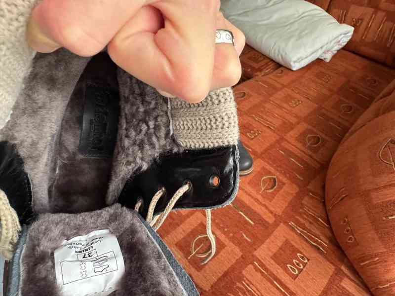 Nové dámské zimní boty z pravé kůže a pravým beránkem  - foto 2