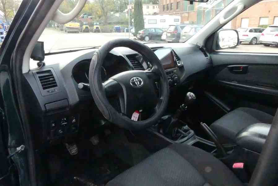 Toyota Hilux 2,5 D4D 106kw - foto 20