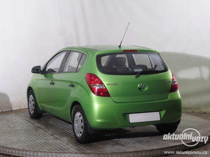 Hyundai i20 1.2, benzín, rok 2010 - foto 2