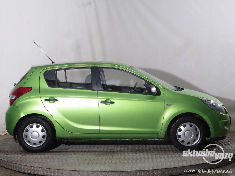 Hyundai i20 1.2, benzín, rok 2010 - foto 9