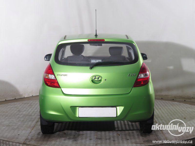 Hyundai i20 1.2, benzín, rok 2010 - foto 17
