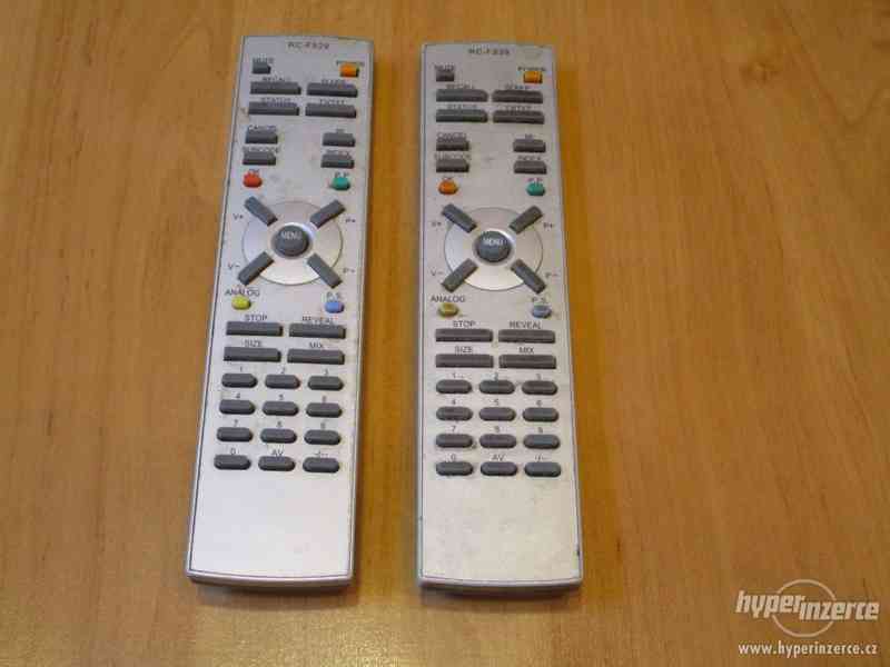 Dva dálkové ovladače RC-FS29 k televizi. - foto 1