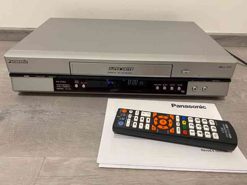 Videorekordér PANASONIC NV-HV60, přehrává i S-VHS