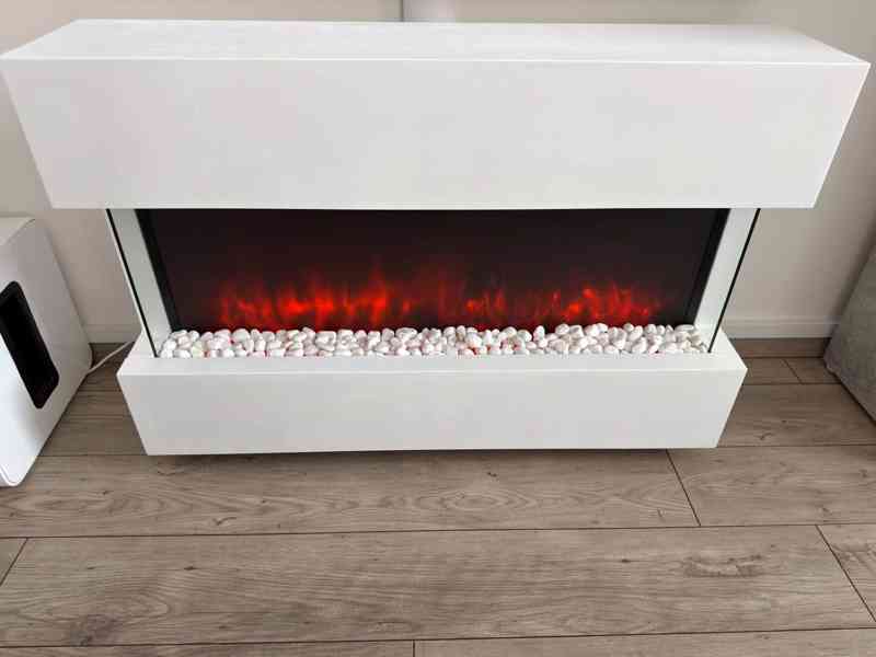 Designový elektrický krb s hořícím efektem - bílý/sklo - foto 2