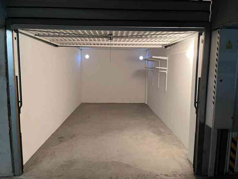 Pronájem garáže 16m² - České Budějovice, sídliště Vltava - foto 2