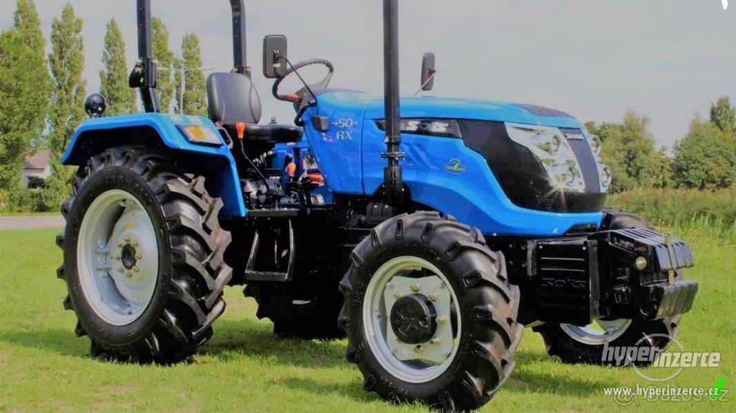 komunální traktor - foto 1